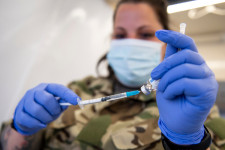 Hétfőtől már a háziorvosok is olthatnak a Janssen vakcinájával
