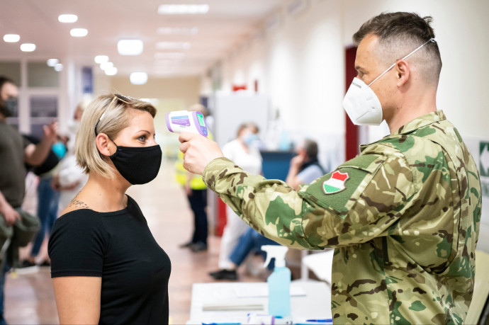 Nem kell kifizetnie a műtét előtti tesztet annak, aki önhibáján kívül nem tudta beoltatni magát