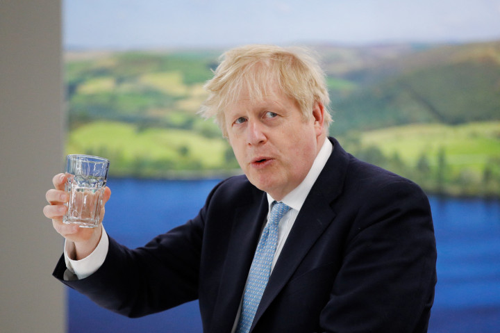 Boris Johnson 2021. máhus 7-én, Coventryben – Fotó: PHIL NOBLE / POOL / AFP