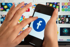 A Facebook újítása figyelmeztet, ha olvasás nélkül akarnak megosztani egy cikket