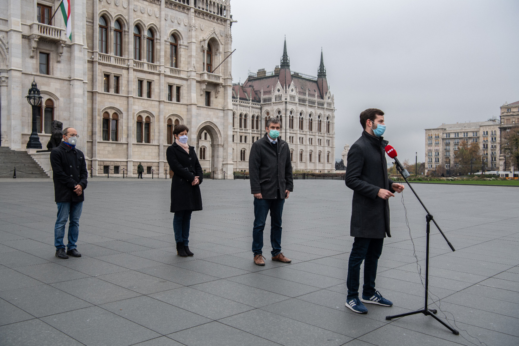 Öt hónap ellenzéki könyöklés jön, mielőtt összefognak Orbán ellen