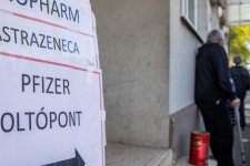 Közel két hete nem rövidül a magyar vakcina-várólista