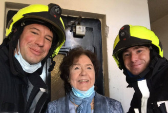 Tűzoltók mentették ki a nemzet színészét, leszakadt alatta a lift