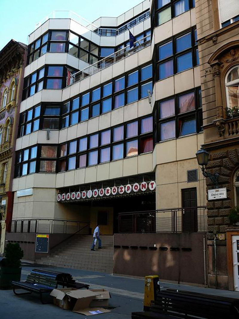 Az Almássy téri Szabadidőközpont épülete – Fotó: Wikipedia