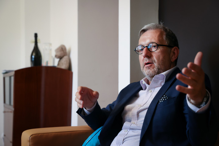 „Én úgy láttam, a magyar politikai vezetés olyan hadsereg-parancsnokságként viselkedett, amely kalkulált ezzel a magas halálozási számmal annak érdekében, hogy a másik oldalon bizonyos előnyöket érjen el a háborúban.” – Fotó: Huszti István / Telex