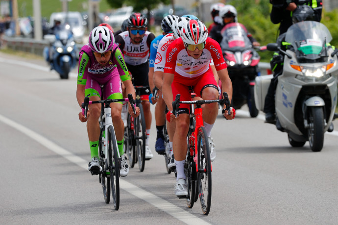 Victor Lafay a szökevénycsoport élén a Giro d'Italia 8. szakaszán – Fotó: Luca Bettini / AFP