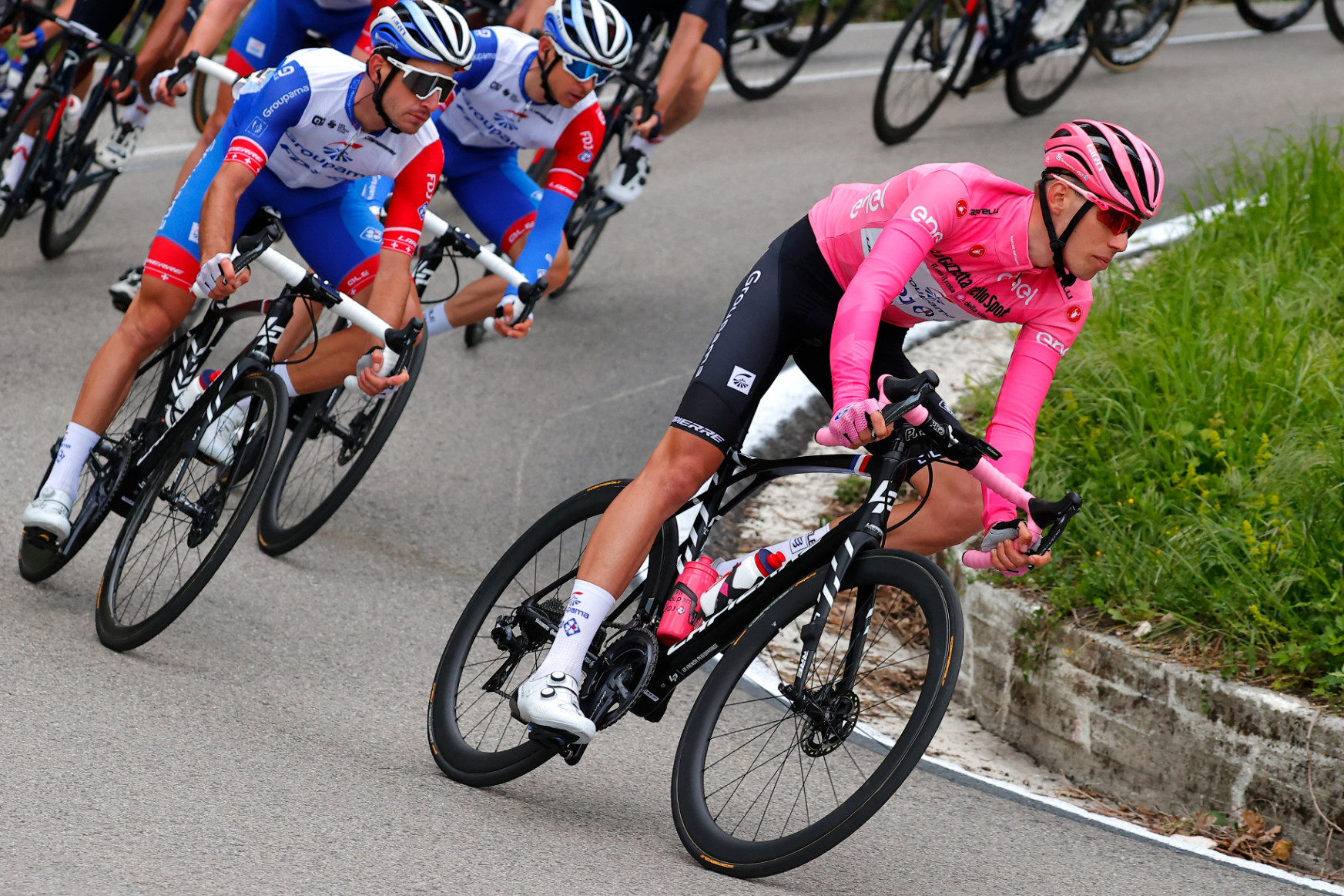 Valter Attila továbbra is rózsaszínben, vasárnap a Giro eddigi legkeményebb szakasza jön