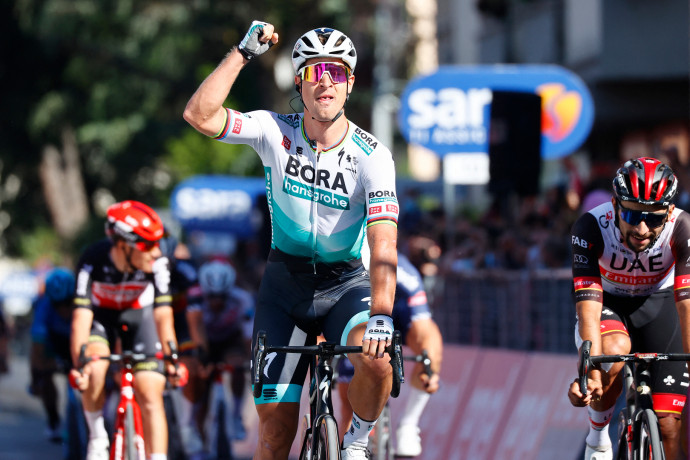 Giro: Sagan nyerte a sprintet, miután csapata széthajtotta a mezőnyt