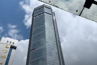 Csak úgy dülöngélni kezdett egy 350 méter magas kínai felhőkarcoló
