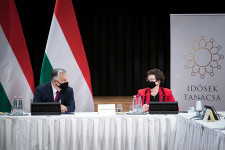 Müller Cecília Orbán Viktort idézve válaszolt Szél Bernadettnek, aki a halálozási adatokról kérdezte