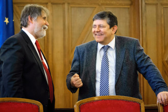 A Debreceni Egyetem volt rektorát indítja az MSZP és a Párbeszéd Kósa Lajos körzetében