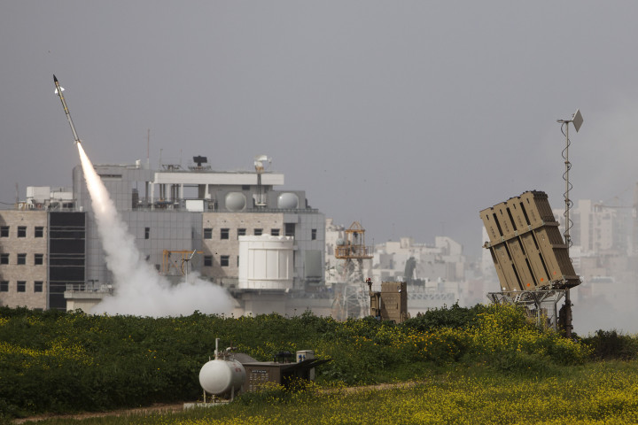 Rakétát indítanak a Vaskupola egyik kilövőállásáról az izraeli Asdódban, 2012-ben – Fotó: Uriel Sinai / Getty Images