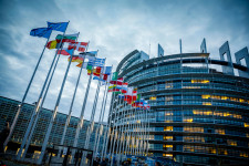 Az Európai Parlament felfüggesztette a kínai beruházási egyezményről szóló tárgyalásokat