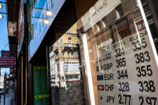 Úgy tűnik, hogy a jegybank nem engedi 360 forint fölé az eurót