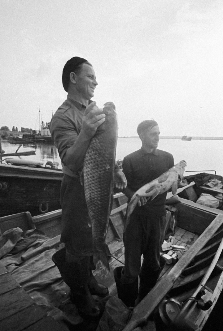 Halászok a víztározóban 1973-ban – Fotó: Kryachko / Sputnik / AFP