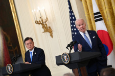 Joe Biden megfelelő körülmények mellett és egy fontos feltétellel találkozna Kim Dzsongunnal