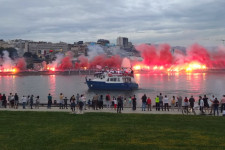 Óriási banzájt csaptak a folyóparton a szerb fociultrák, aztán tömegverekedés alakult ki, 130 embert őrizetbe vettek