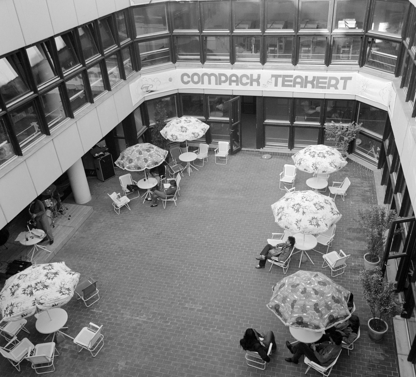 Az Almássy téri Szabadidőközpont belső udvara 1983-ban – Fotó: Diósi Imre / MTI