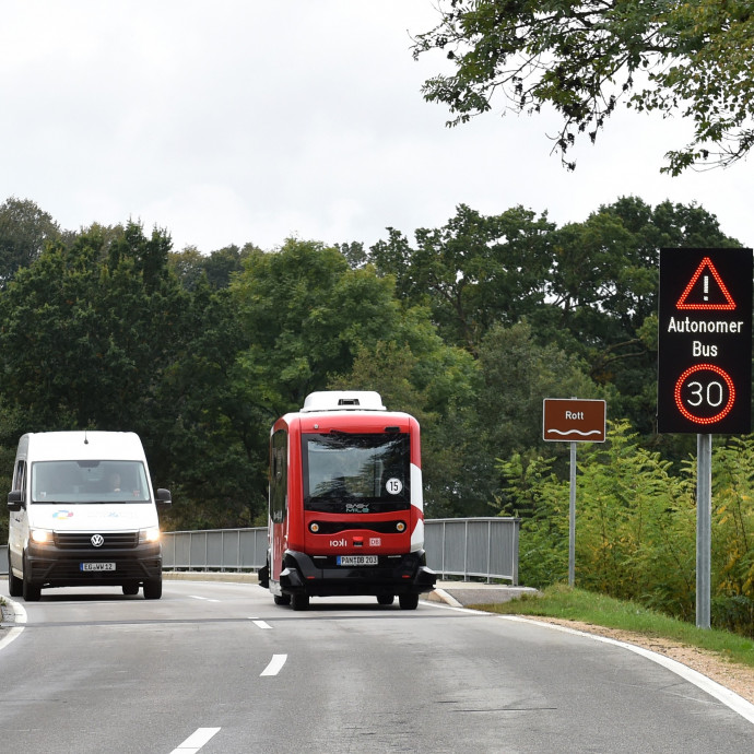 Jövőre ellephetik a német utakat az önvezető autók