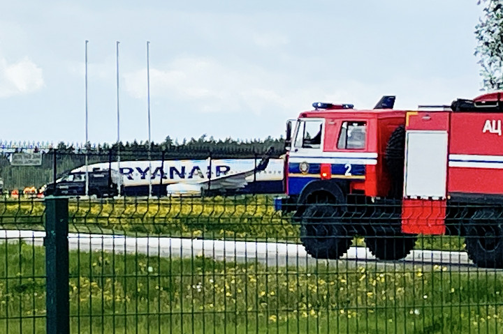A leszállított gép a repülőtéren – Fotó: AFP
