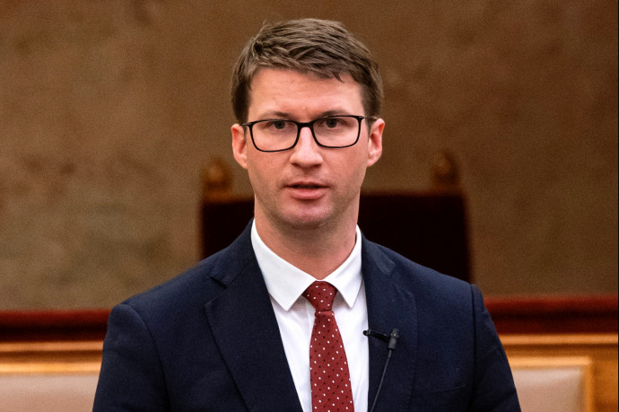 Böröcz László: Csak a legalább öt éve bérlők juthatnak olcsón önkormányzati lakáshoz