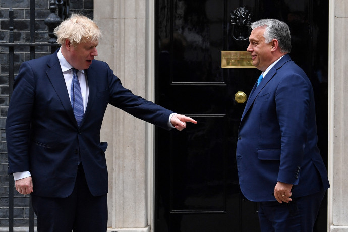 Boris Johnson és Orbán Viktor a brit miniszterelnök rezidenciája előtt a két vezető tárgyalását megelőzően – Fotó: Ben Stansall / AFP
