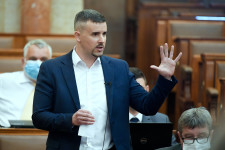 A Jobbik ismét egy DK-s mögé állt be az előválasztáson