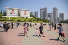 Az észak-koreai állami média szerint árván maradt gyerekek önként vállalkoztak, hogy bányában dolgozzanak
