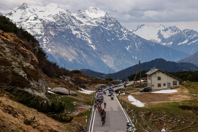 Giro: az örök segítő nyerte az utolsó hegyi szakaszt, Valter maradt a top 15-ben