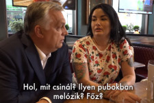 Orbán Viktor egy londoni pubba ment beszélgetni arról, milyen magyarként az élet külföldön