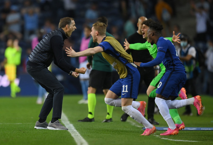 Thomas Tuchel, a Chelsea vezetőedzője ünnepel játékosaival — Fotó: David Ramos / Reuters
