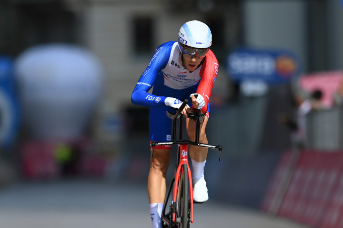 Valter Attila a célban a 2021-es Giro d'Italia 21. szakaszén – Fotó: Stuart Franklin/Getty Images