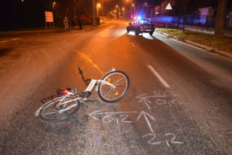 Harminc méteren át vonszolta autójával az elgázolt 13 éves kerékpárost az ittas sofőr, börtönbüntetést kértek rá