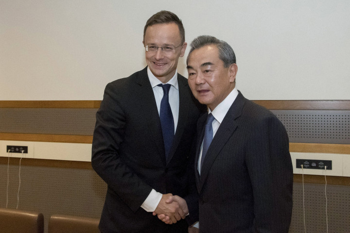 Szijjártó Péter és Vang Ji találkozója az ENSZ székházban, New Yorkban 2019 szeptemberében. Forrás: Burger Zsolt / MTI/KKM