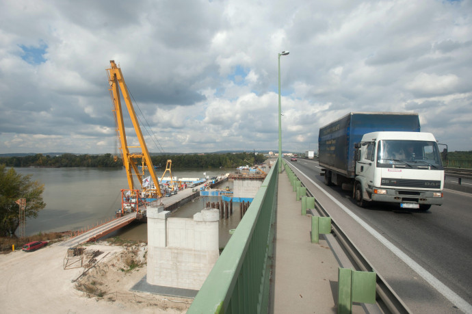 Június 15-én lezárják a fél Deák Ferenc hidat is, dugó lesz az M0-son