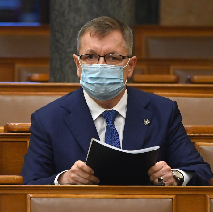 Matolcsy György most azt mondja, amit korábban Varga Mihály, és fordítva