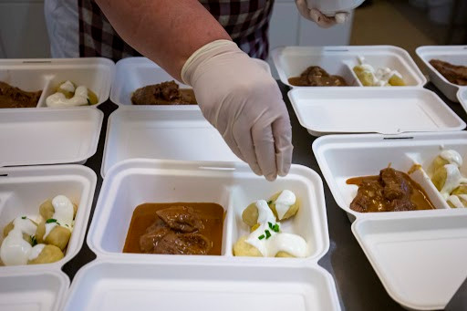 Júliustól tilos az egyszer használatos polisztirol ételesdoboz és pohár, meg a műanyag evőeszköz és társai