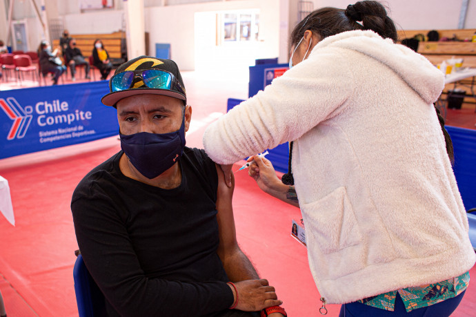 Egy izraeli kutatás szerint összefüggés lehet a fiatalok körében kialakult enyhe szívizomgyulladás és a Pfizer-vakcinák között