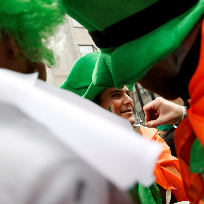 Írországban a létminimumra emelnék a minimálbért, de lehet, hogy a kis cégek belerokkannának