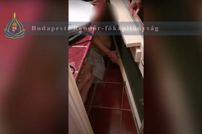 A fürdőszoba mélyéről került elő egy többszörösen körözött férfi Budapesten