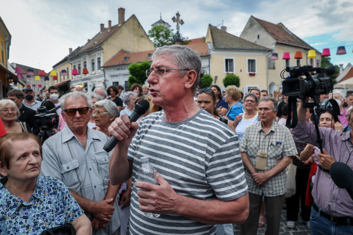 Lángosos Gyurcsány-simogatót tartottak Szentendrén