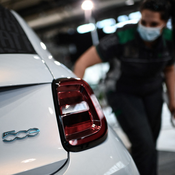 Újabb autógyártó akarja abbahagyni a belső égésű modellek gyártását