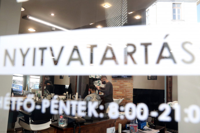 A kormány 219 ezer forint egyszeri támogatást ad 100-120 ezer önfoglalkoztatónak