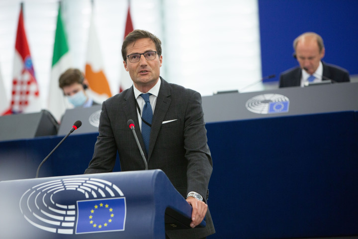 Gyöngyösi Márton jobbikos EP-képviselő felszólalása a keddi vitán – Fotó: Mathieu Cugnot / Európai Parlament