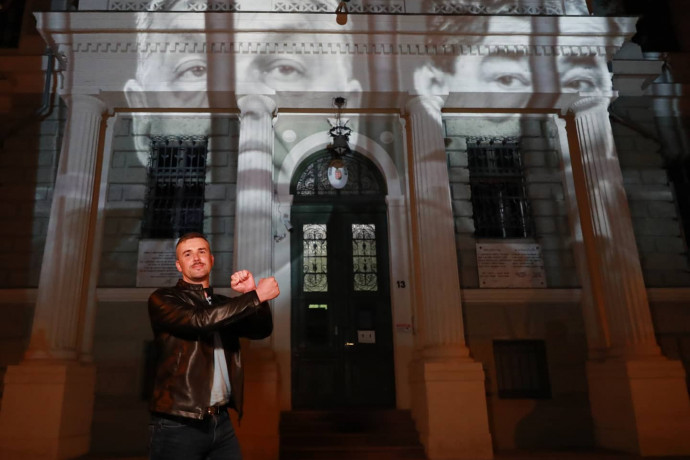 Jakab a szegedi Csillagbörtönnél üzent Orbánnak és Mészáros Lőrincnek