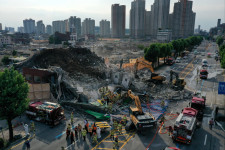 Összedőlt egy ötemeletes épület Dél-Koreában, legalább kilenc ember meghalt