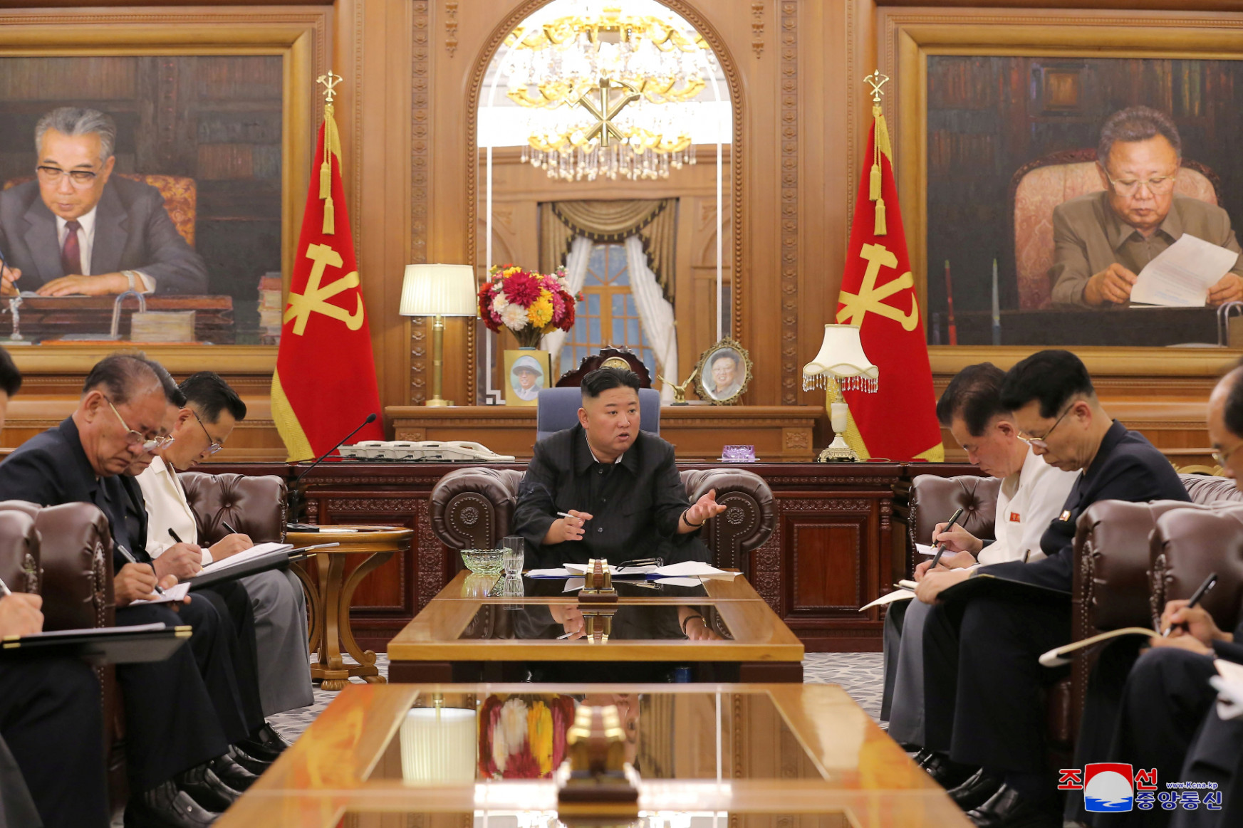 Egy sokmilliós karóráról készült fotó alapján nagyon lefogyhatott Kim Dzsongun