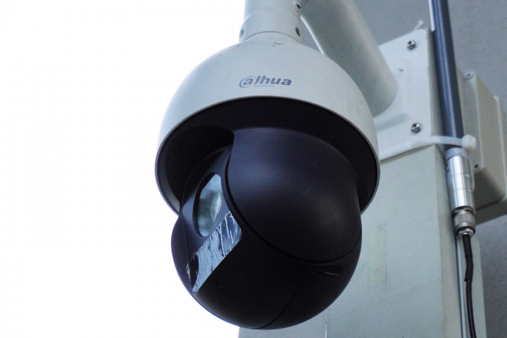 A Dahua Technology egyik arcfelismerő térfigyelő kamerája Szingapúrban – Fotó: EyePress News / AFP