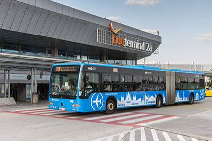 Több mint egy év után hétfőtől újra jár a BKK repülőtéri járata, a 100E