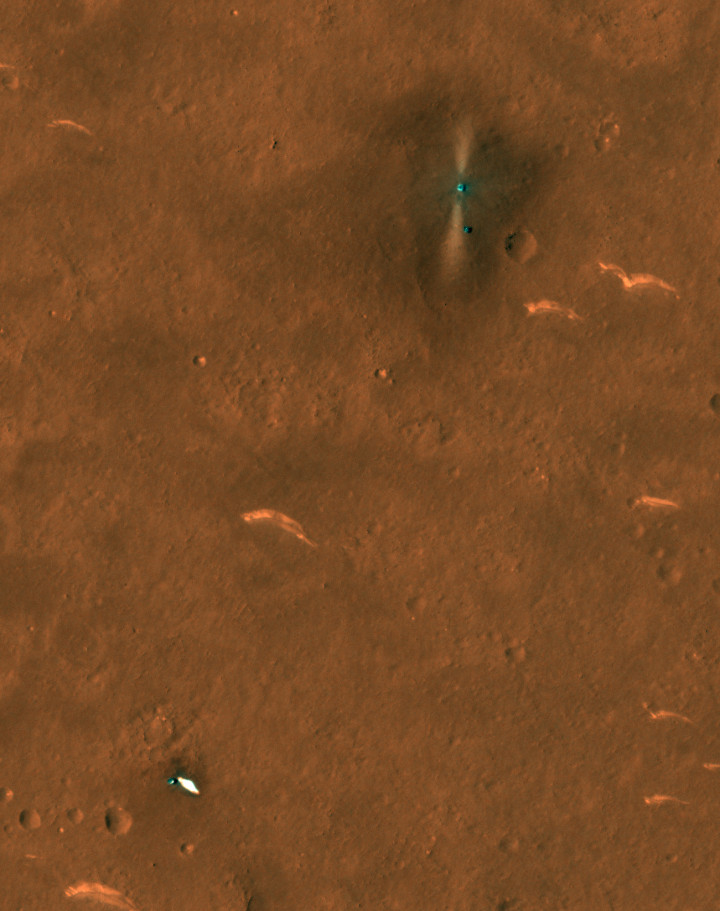Jobbra fent a kínai marsjáró és a landolóegység a Mars Reconnaissance Orbiter képén – Fotó: NASA / JPL / UArizona